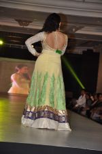 Model walk the ramp at Umeed-Ek Koshish charitable fashion show in Leela hotel on 9th Nov 2012 (77).JPG