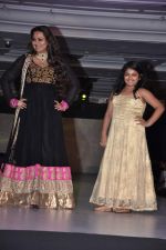 Model walk the ramp at Umeed-Ek Koshish charitable fashion show in Leela hotel on 9th Nov 2012 (83).JPG