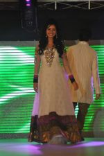 Model walk the ramp at Umeed-Ek Koshish charitable fashion show in Leela hotel on 9th Nov 2012,1 (30).JPG