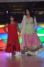 Model walk the ramp at Umeed-Ek Koshish charitable fashion show in Leela hotel on 9th Nov 2012,1 (37).JPG
