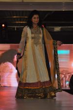 Model walk the ramp at Umeed-Ek Koshish charitable fashion show in Leela hotel on 9th Nov 2012,1 (49).JPG