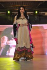 Model walk the ramp at Umeed-Ek Koshish charitable fashion show in Leela hotel on 9th Nov 2012,1 (59).JPG