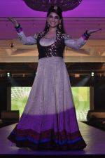 Model walk the ramp at Umeed-Ek Koshish charitable fashion show in Leela hotel on 9th Nov 2012,1 (85).JPG