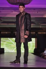 Model walk the ramp at Umeed-Ek Koshish charitable fashion show in Leela hotel on 9th Nov 2012,1 (86).JPG