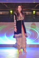 Model walk the ramp at Umeed-Ek Koshish charitable fashion show in Leela hotel on 9th Nov 2012.1 (11).JPG