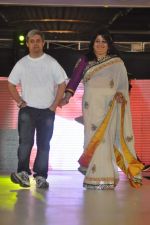 Model walk the ramp at Umeed-Ek Koshish charitable fashion show in Leela hotel on 9th Nov 2012.1 (120).JPG