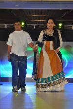 Model walk the ramp at Umeed-Ek Koshish charitable fashion show in Leela hotel on 9th Nov 2012.1 (125).JPG