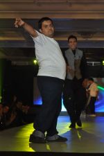 Model walk the ramp at Umeed-Ek Koshish charitable fashion show in Leela hotel on 9th Nov 2012.1 (50).JPG