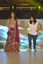 Model walk the ramp at Umeed-Ek Koshish charitable fashion show in Leela hotel on 9th Nov 2012.1 (97).JPG