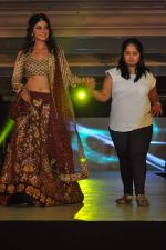 Model walk the ramp at Umeed-Ek Koshish charitable fashion show in Leela hotel on 9th Nov 2012.1 (99).JPG