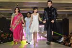 Rohit Roy, Manasi Joshi Roy walk the ramp at Umeed-Ek Koshish charitable fashion show in Leela hotel on 9th Nov 2012.1 (36).JPG