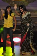 Shonali Nagrani walk the ramp at Umeed-Ek Koshish charitable fashion show in Leela hotel on 9th Nov 2012.1 (60).JPG