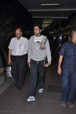 Abhishek Bachchan snapped at the airport in Mumbai on 10th Nov 2012 (10).JPG