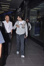 Abhishek Bachchan snapped at the airport in Mumbai on 10th Nov 2012 (4).JPG