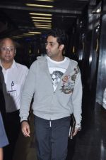 Abhishek Bachchan snapped at the airport in Mumbai on 10th Nov 2012 (5).JPG