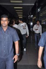 Abhishek Bachchan snapped at the airport in Mumbai on 10th Nov 2012 (7).JPG
