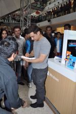 Aamir Khan at Windows 8 launch in Inorbit Mall, Mumbai on 11th Nov 2012 (37).JPG