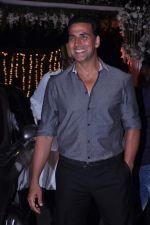 Akshay Kumar at the Wedding reception of Navin and Mahek Shetty in Mumbai on 11th Nov 2012 (14).JPG