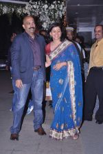Sonali Kulkarni at the Wedding reception of Navin and Mahek Shetty in Mumbai on 11th Nov 2012 (15).JPG