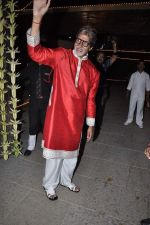 Amitabh Bachchan celebrates Diwali in Mumbai on 13th Nov 2012 (16).JPG