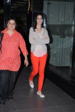 Katrina Kaif snapped at the Airport, Mumbai on 17th Nov 2012 (8).JPG