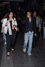 Shahrukh Khan snapped at the Airport, Mumbai on 17th Nov 2012 (3).JPG