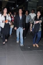 Shahrukh Khan snapped at the Airport, Mumbai on 17th Nov 2012 (4).JPG