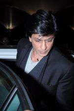 Shahrukh Khan snapped at the Airport, Mumbai on 17th Nov 2012 (1).JPG