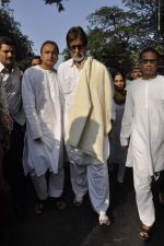 Amitabh Bachchan, Anil Ambani at Bal Thackeray funeral in Mumbai on 18th Nov 2012 (227).JPG