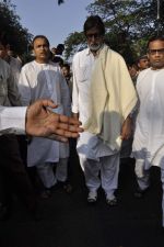 Amitabh Bachchan, Anil Ambani at Bal Thackeray funeral in Mumbai on 18th Nov 2012 (229).JPG