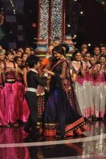 Anushka Sharma at India_s Got Talent grand finale in Filmcity, Mumbai on 21st Nov 2012 (42).JPG