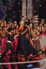 Anushka Sharma at India_s Got Talent grand finale in Filmcity, Mumbai on 21st Nov 2012 (43).JPG