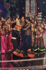 Anushka Sharma at India_s Got Talent grand finale in Filmcity, Mumbai on 21st Nov 2012 (44).JPG