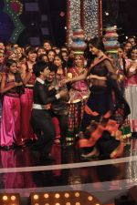 Anushka Sharma at India_s Got Talent grand finale in Filmcity, Mumbai on 21st Nov 2012 (45).JPG