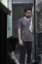 Emraan Hashmi snapped on location at Goregaon station in Mumbai on 21st Nov 2012 (15).JPG