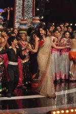 Katrina Kaif at India_s Got Talent grand finale in Filmcity, Mumbai on 21st Nov 2012 (48).JPG