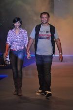 Mandira Bedi at Future Lifestyle Fashion Show in Taj Land_s End, Mumbai on 21st Nov 2012 (204).JPG