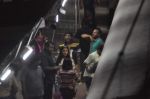 Vidya Balan snapped on location at Goregaon station in Mumbai on 21st Nov 2012 (5).JPG