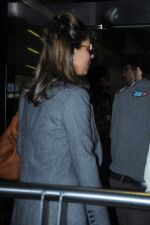 Gauri Khan leave for London _ Mumbai on 23rd Nov 2012 (1).JPG