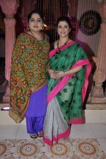 Supriya Pilgaonkar, Shagufta Ali on location with Star Pariwar in Filmcity, Mumbai on 22nd Nov 2012 (8).JPG