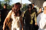 Shahrukh Khan, Deepika Padukone leave for Goa on 23rd Nov 2012 (12).JPG