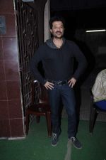 Anil Kapoor snapped at Ketnav, Bandra, Mumbai on 25th Nov 2012 (4).JPG