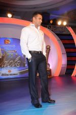 Salman Khan at IBN 7 Super Idols Award ceremony in Mumbai on 25th Nov 2012 (112).JPG