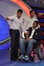 Salman Khan at IBN 7 Super Idols Award ceremony in Mumbai on 25th Nov 2012 (120).JPG