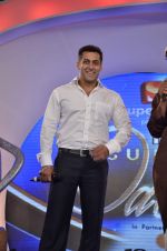 Salman Khan at IBN 7 Super Idols Award ceremony in Mumbai on 25th Nov 2012 (55).JPG