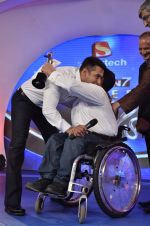 Salman Khan at IBN 7 Super Idols Award ceremony in Mumbai on 25th Nov 2012 (71).JPG