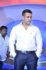 Salman Khan at IBN 7 Super Idols Award ceremony in Mumbai on 25th Nov 2012 (95).JPG