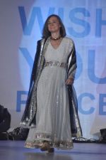  at Global peac fashion show by Neeta Lulla at Welingkar Institute in Mumbai on 26th Nov 2012 (200).JPG
