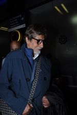 Amitabh Bachchan snapped at airport, Mumbai on 27th Nov 2012 (1).JPG