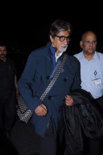 Amitabh Bachchan snapped at airport, Mumbai on 27th Nov 2012 (12).JPG